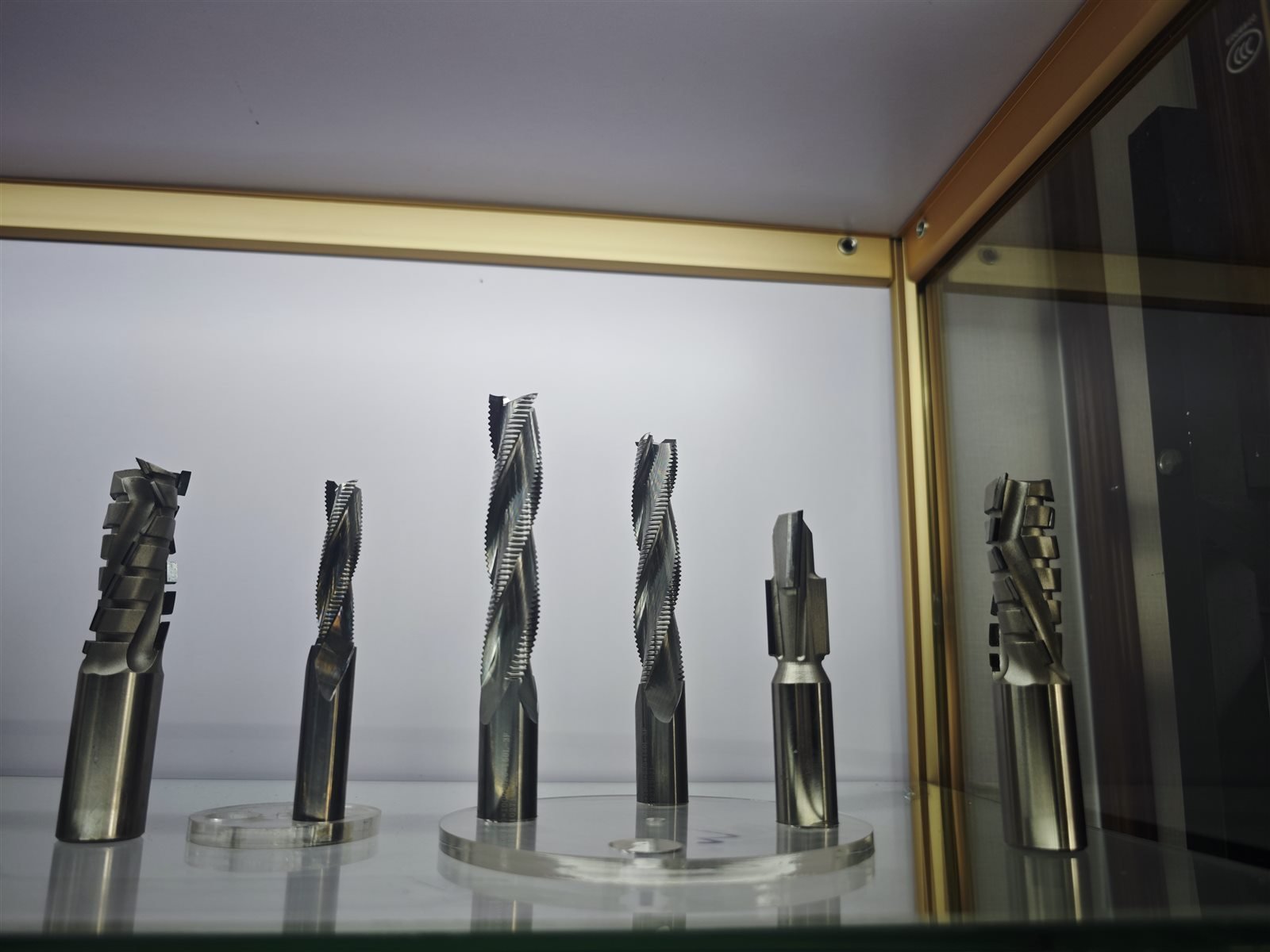 Woodworking router bits and cutterheads
